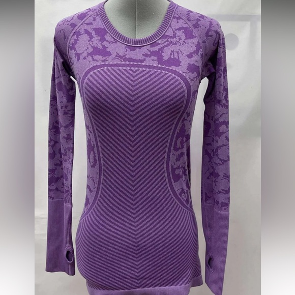 LULULEMON Swiftly Tech Long Sleeve Crew
Heathered Top in Tender Violet - Picture 2 of 10
